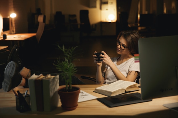 balancing screen time and study